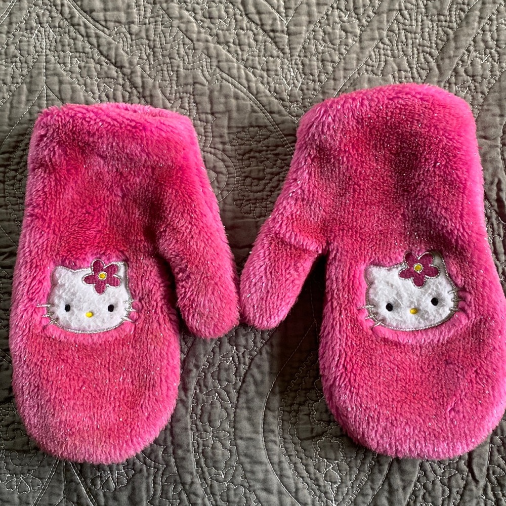 Hello Kitty pink glitter mittens
